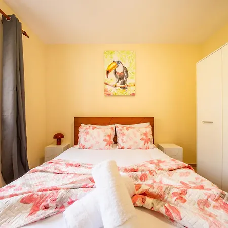 Flowers Island House 7 *