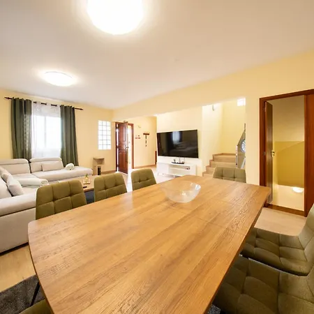 Flowers Island House 7 *